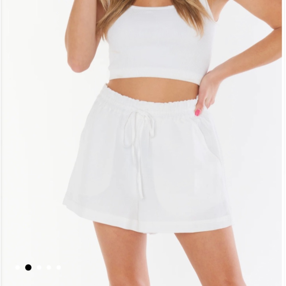 Show me your MuMu Sasha white linen shorts NWT size medium